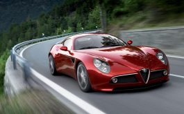 اتومبیل Alfa Romeo قرمز رنگ